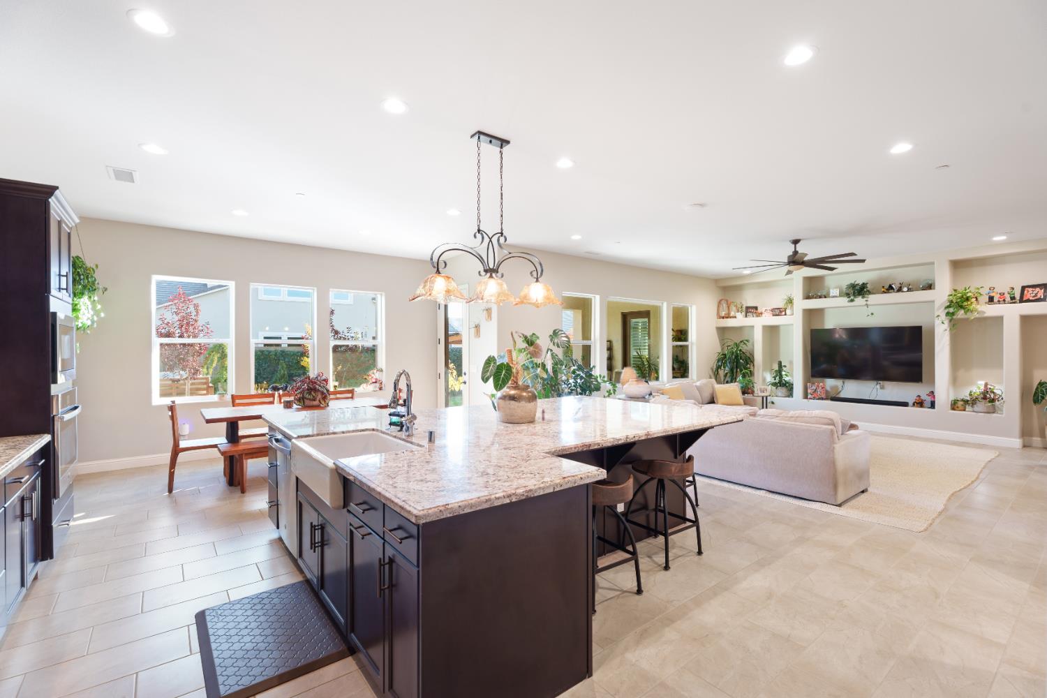 822 Overstone Ave Ave, Madera, CA 93636