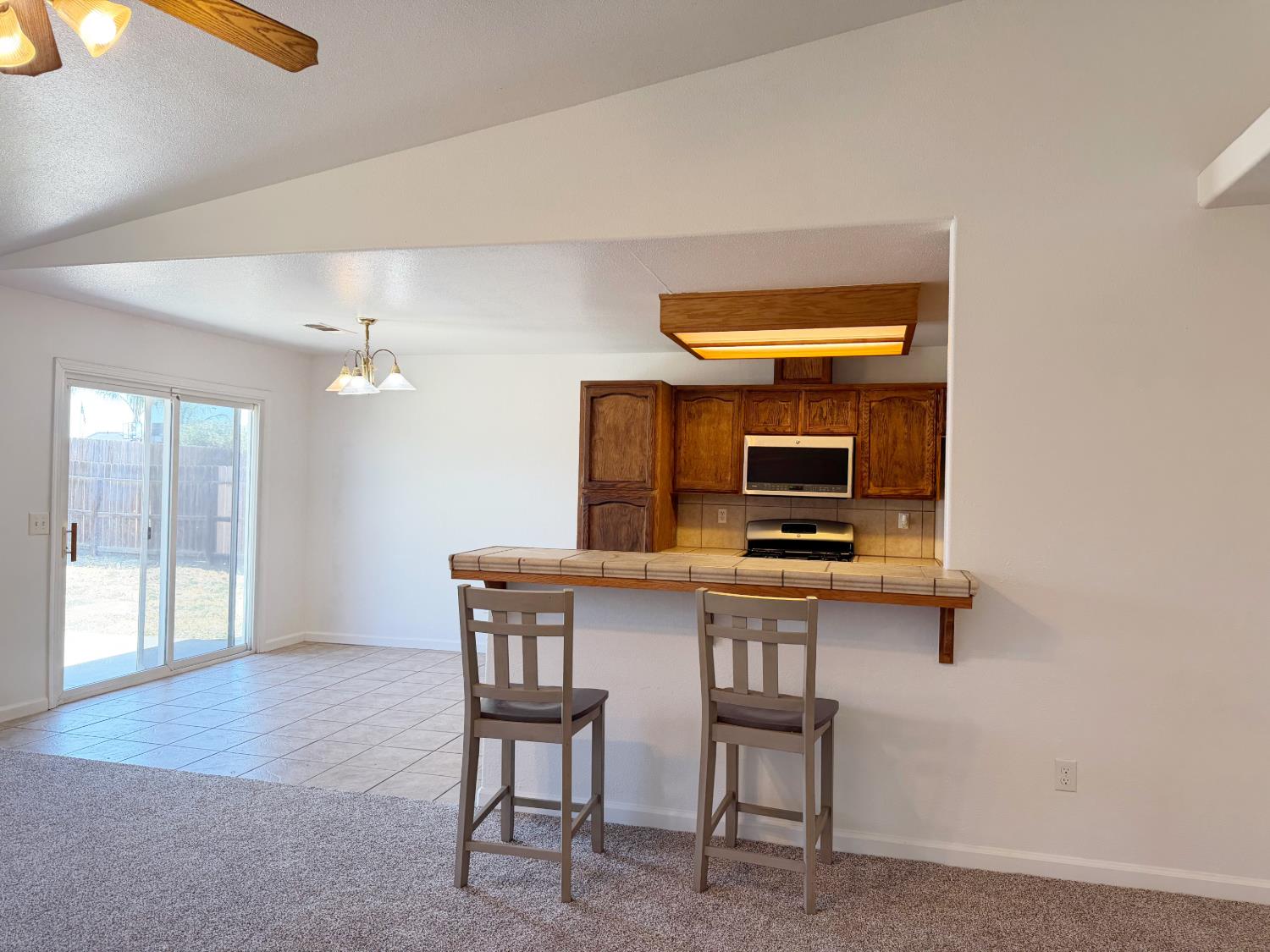 946 W Mammoth Pool Way, Hanford, CA 93230