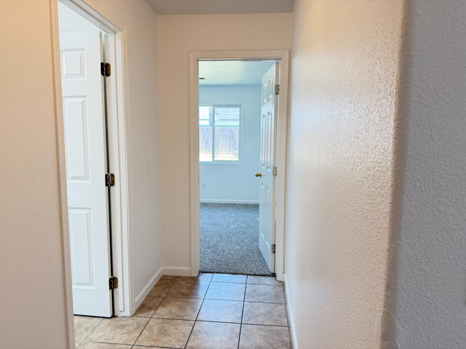 946 W Mammoth Pool Way, Hanford, CA 93230