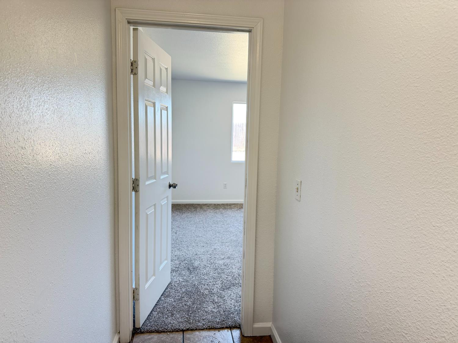 946 W Mammoth Pool Way, Hanford, CA 93230
