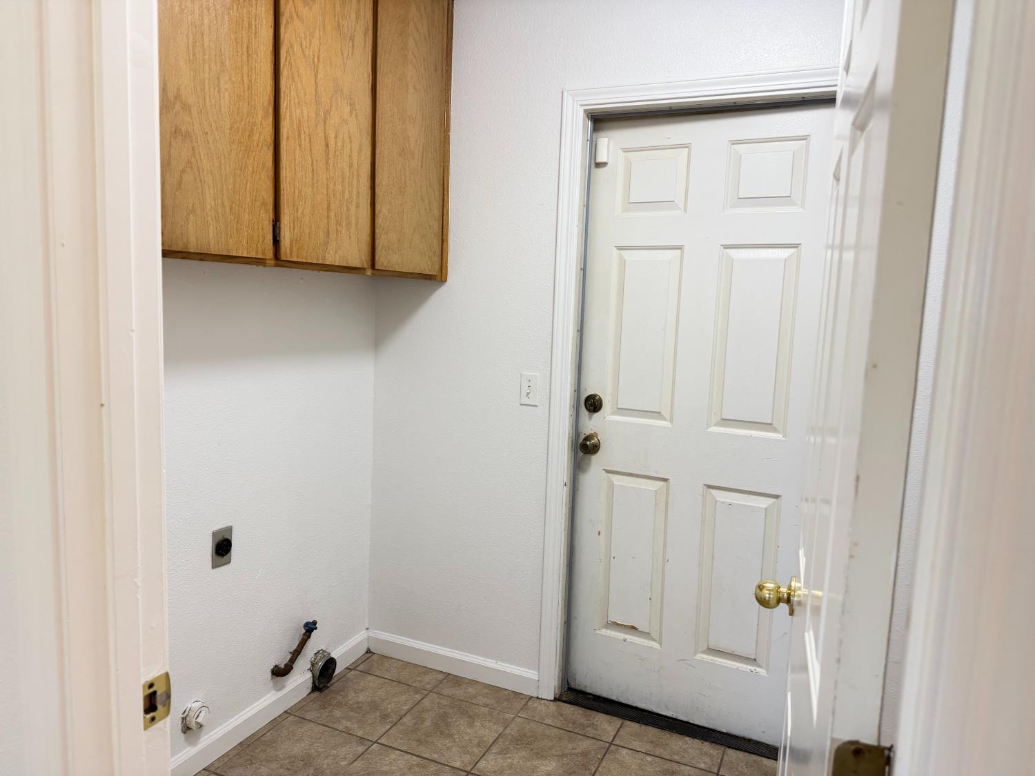 946 W Mammoth Pool Way, Hanford, CA 93230