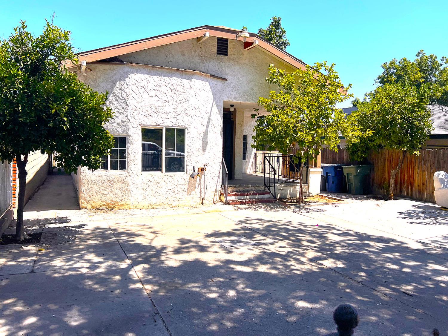 3223 E Madison Ave, Fresno, CA 93702