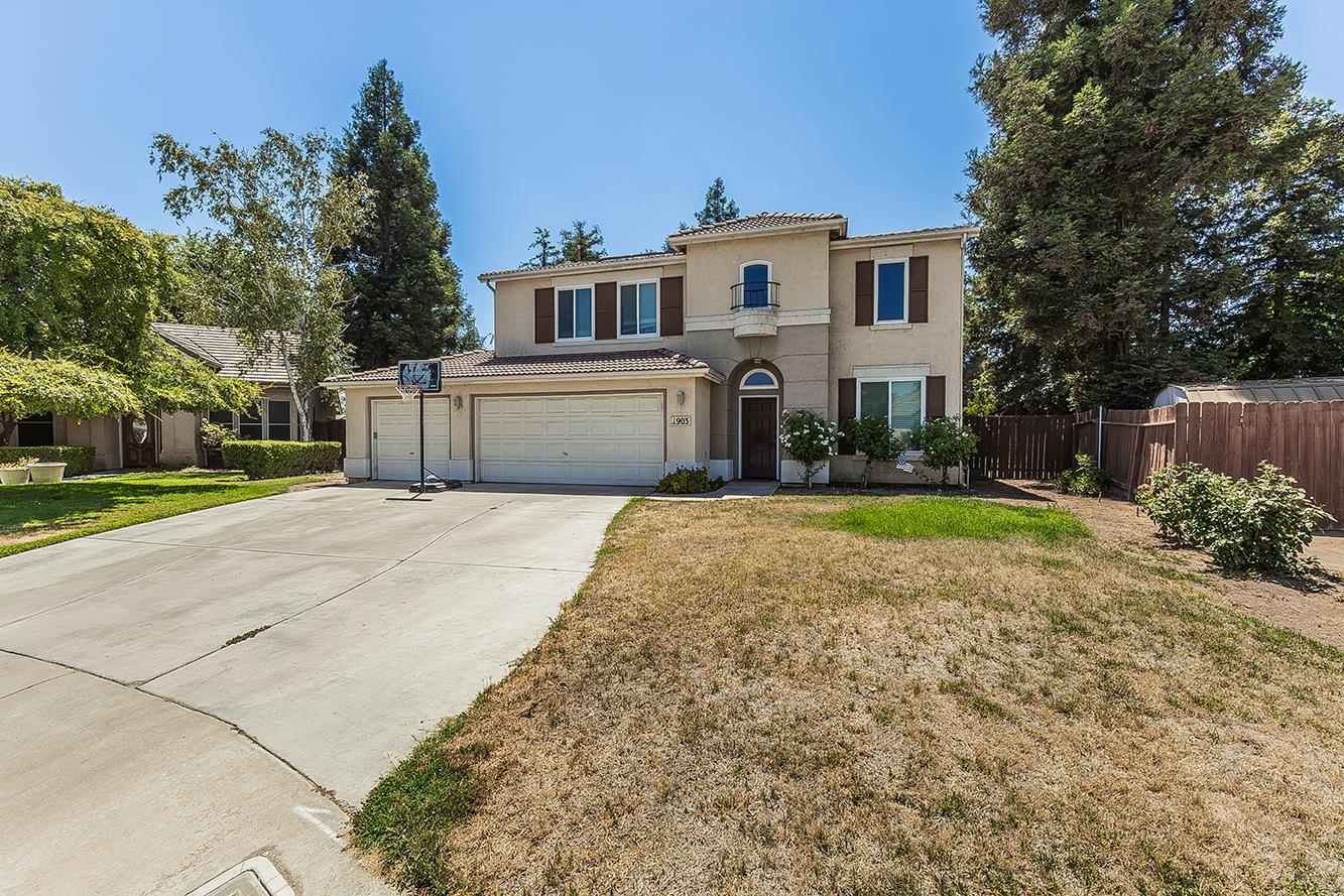 1903 N Sunny Ln E, Reedley, CA 93654
