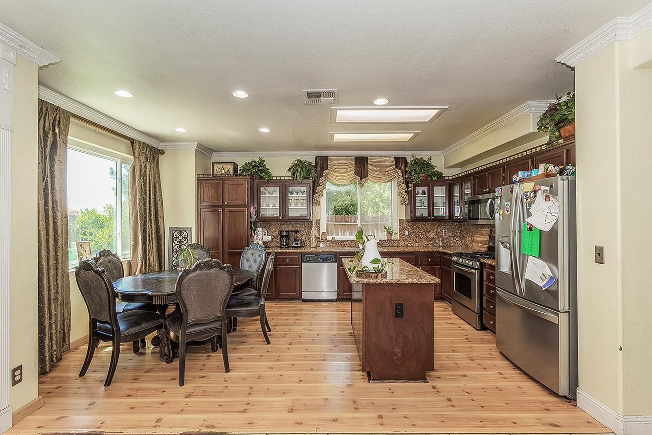 1903 N Sunny Ln E, Reedley, CA 93654