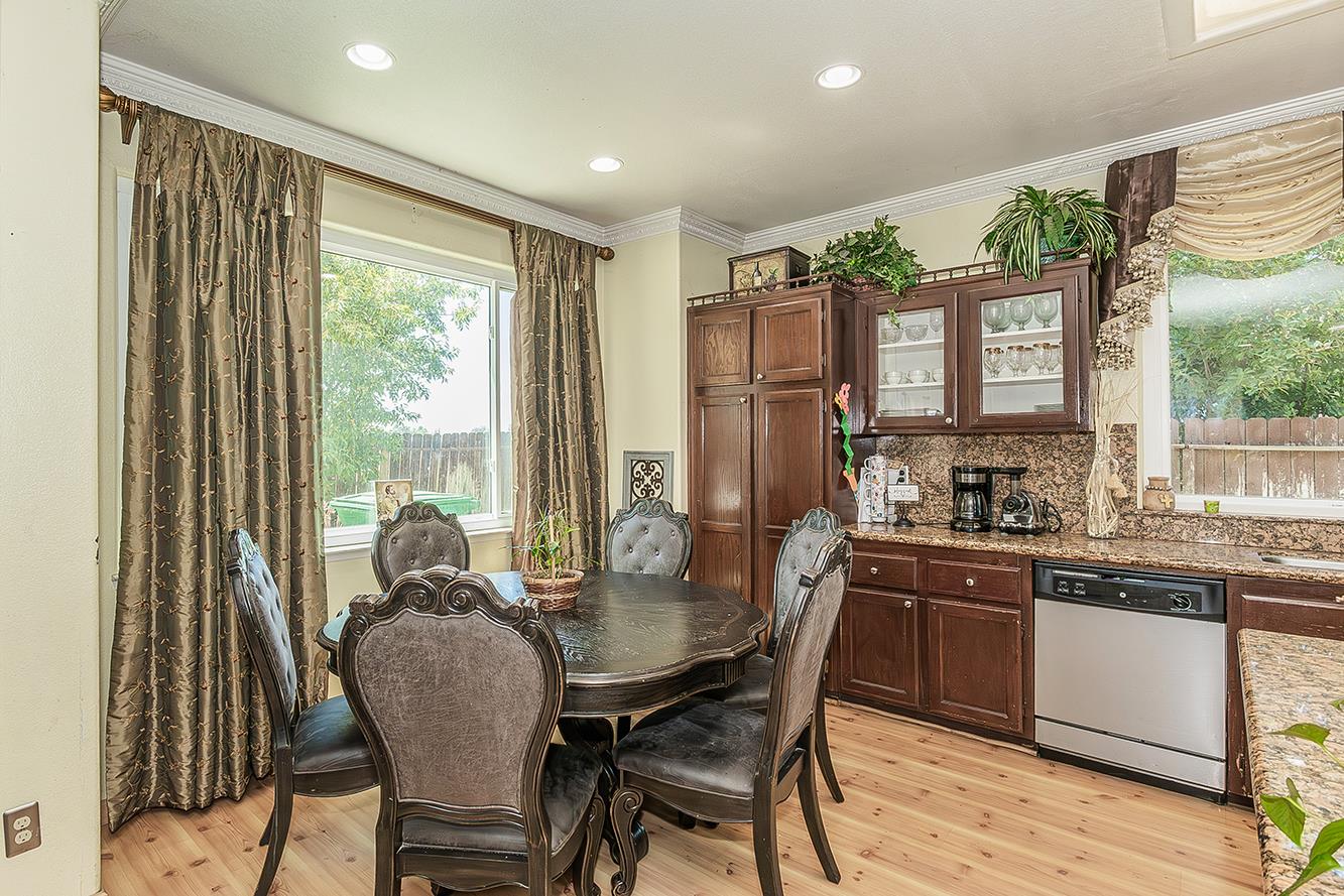 1903 N Sunny Ln E, Reedley, CA 93654