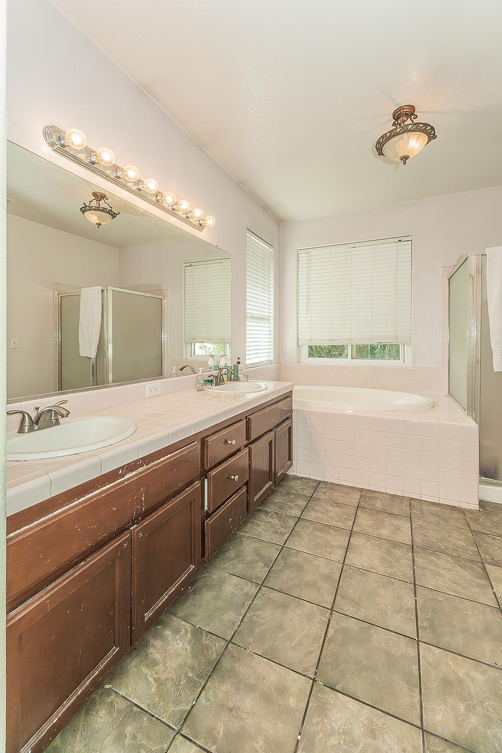 1903 N Sunny Ln E, Reedley, CA 93654