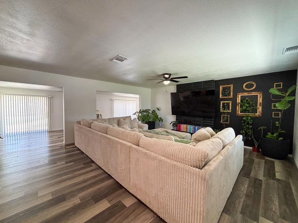 1237 De Cesari Ave, Madera, CA 93637
