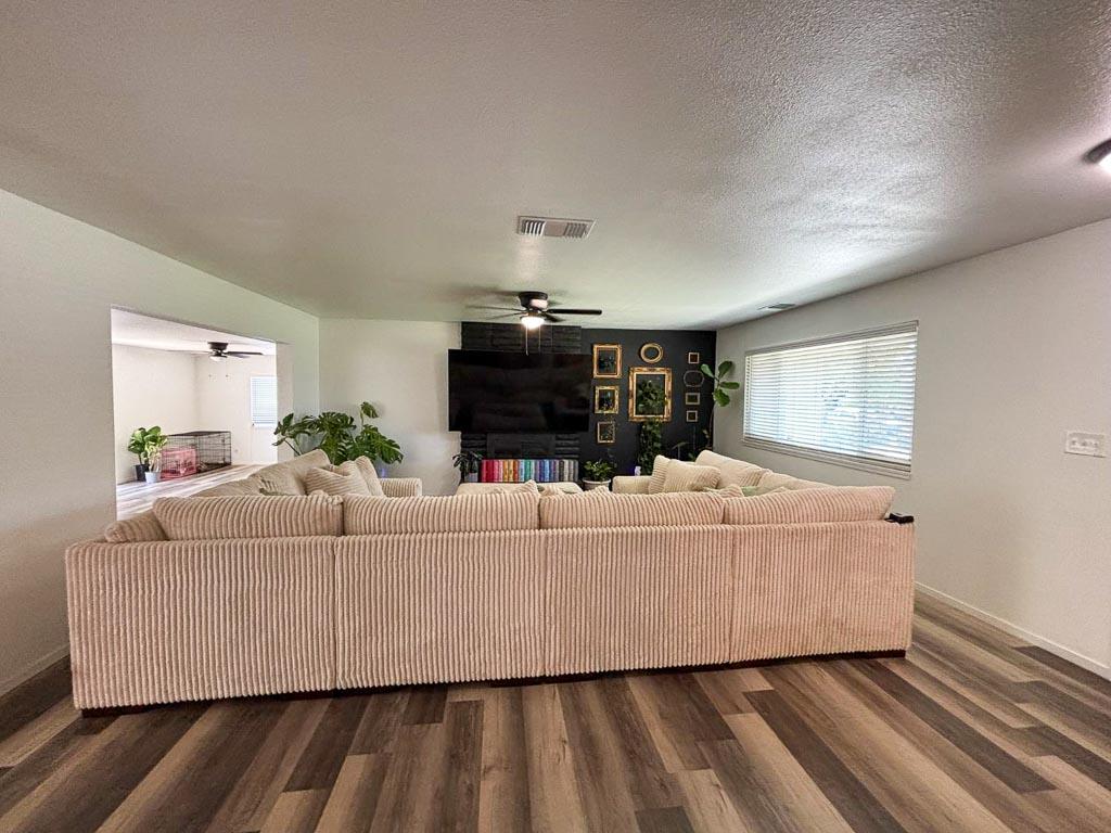 1237 De Cesari Ave, Madera, CA 93637