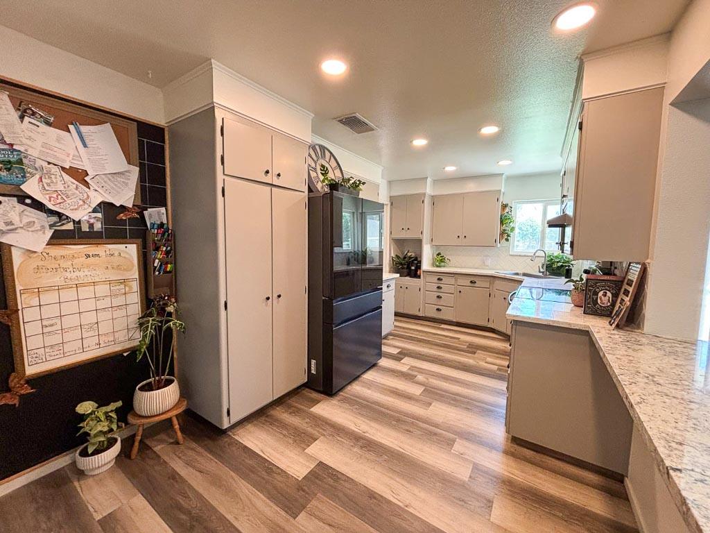 1237 De Cesari Ave, Madera, CA 93637