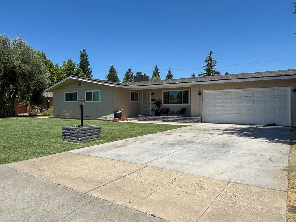 1237 De Cesari Ave, Madera, CA 93637