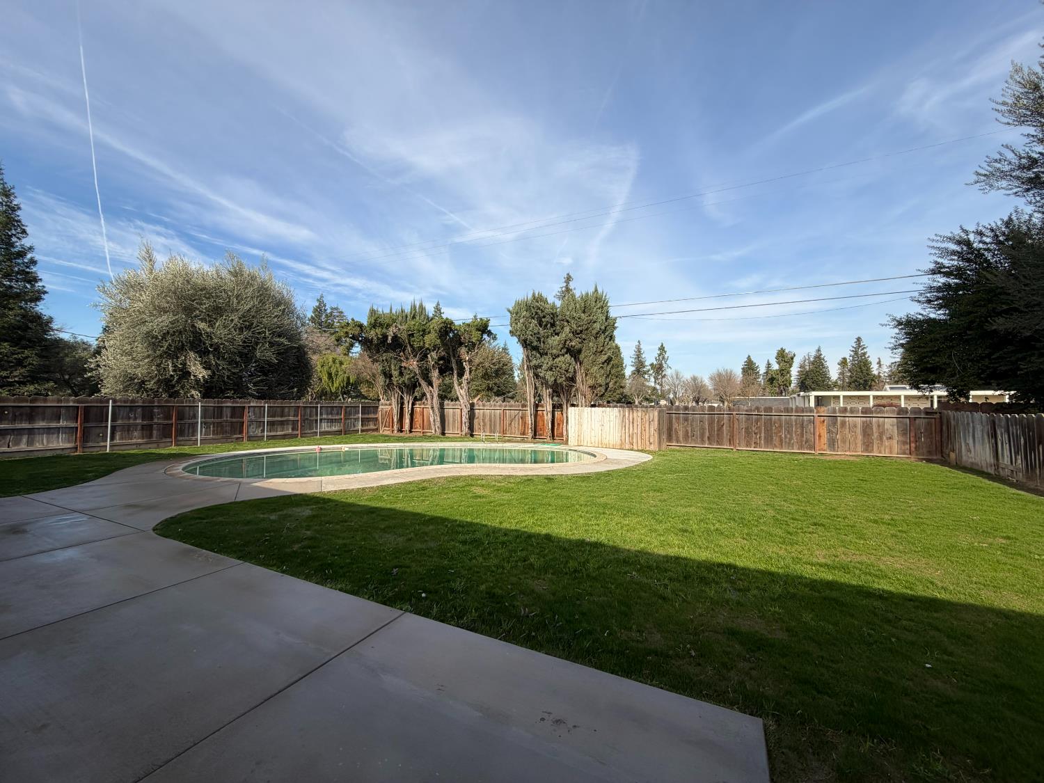 1237 De Cesari Ave, Madera, CA 93637