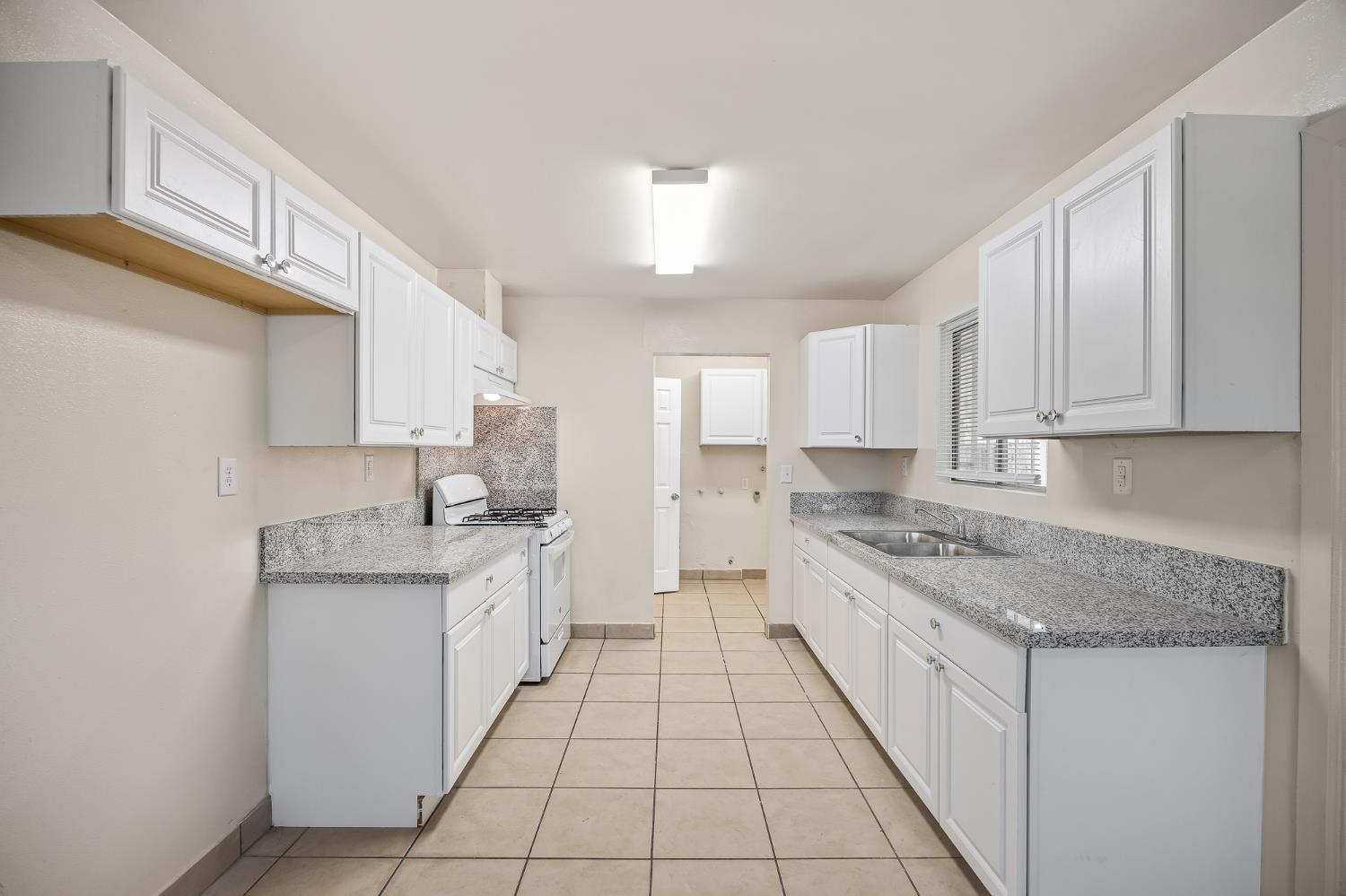 2695 S Tupman Ave, Fresno, CA 93706