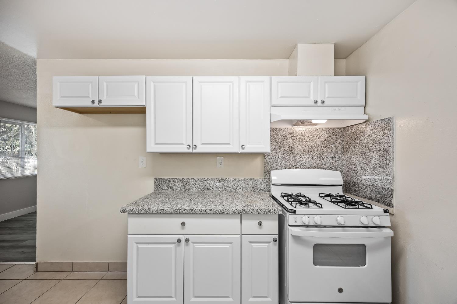 2695 S Tupman Ave, Fresno, CA 93706