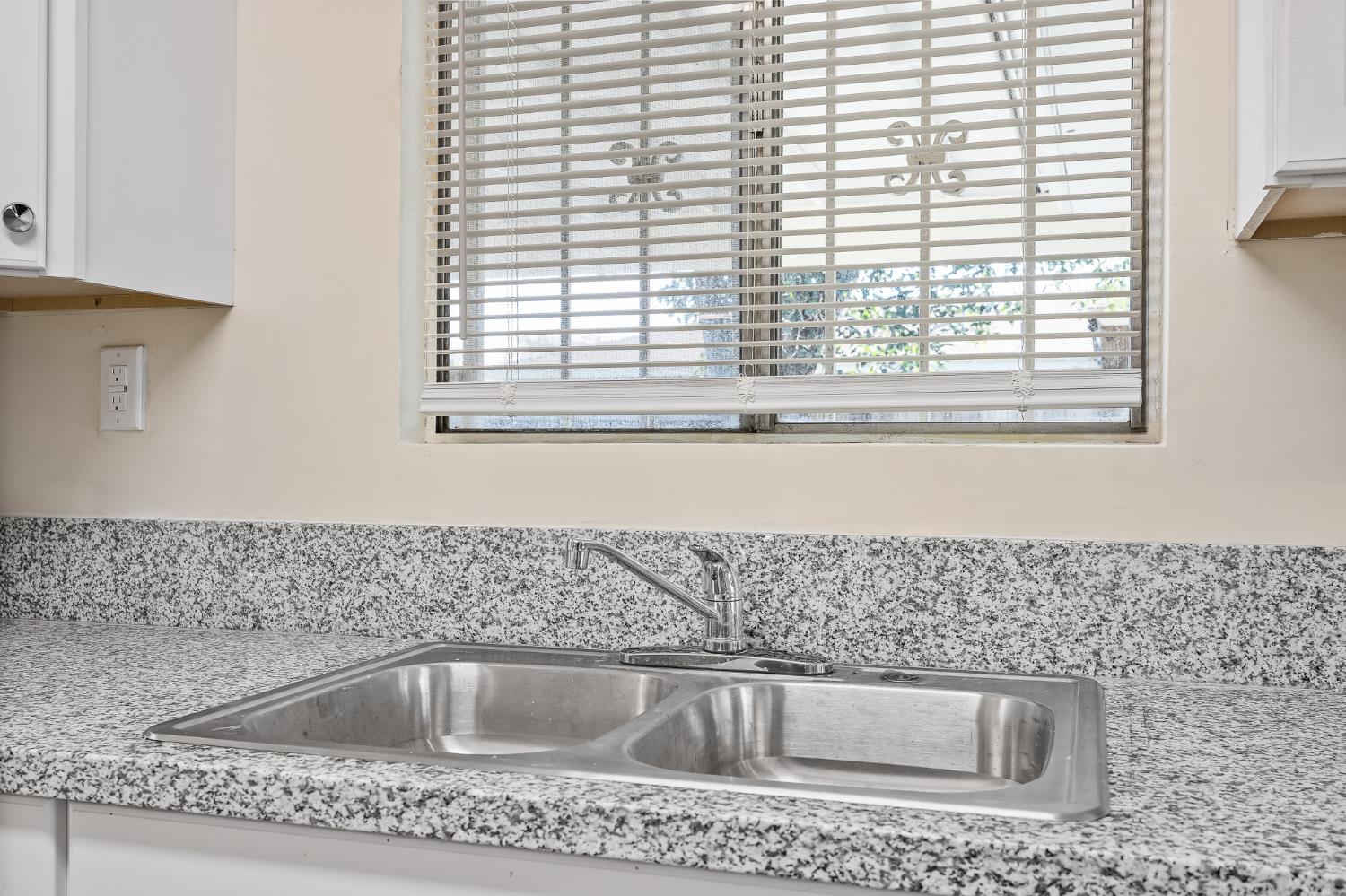 2695 S Tupman Ave, Fresno, CA 93706