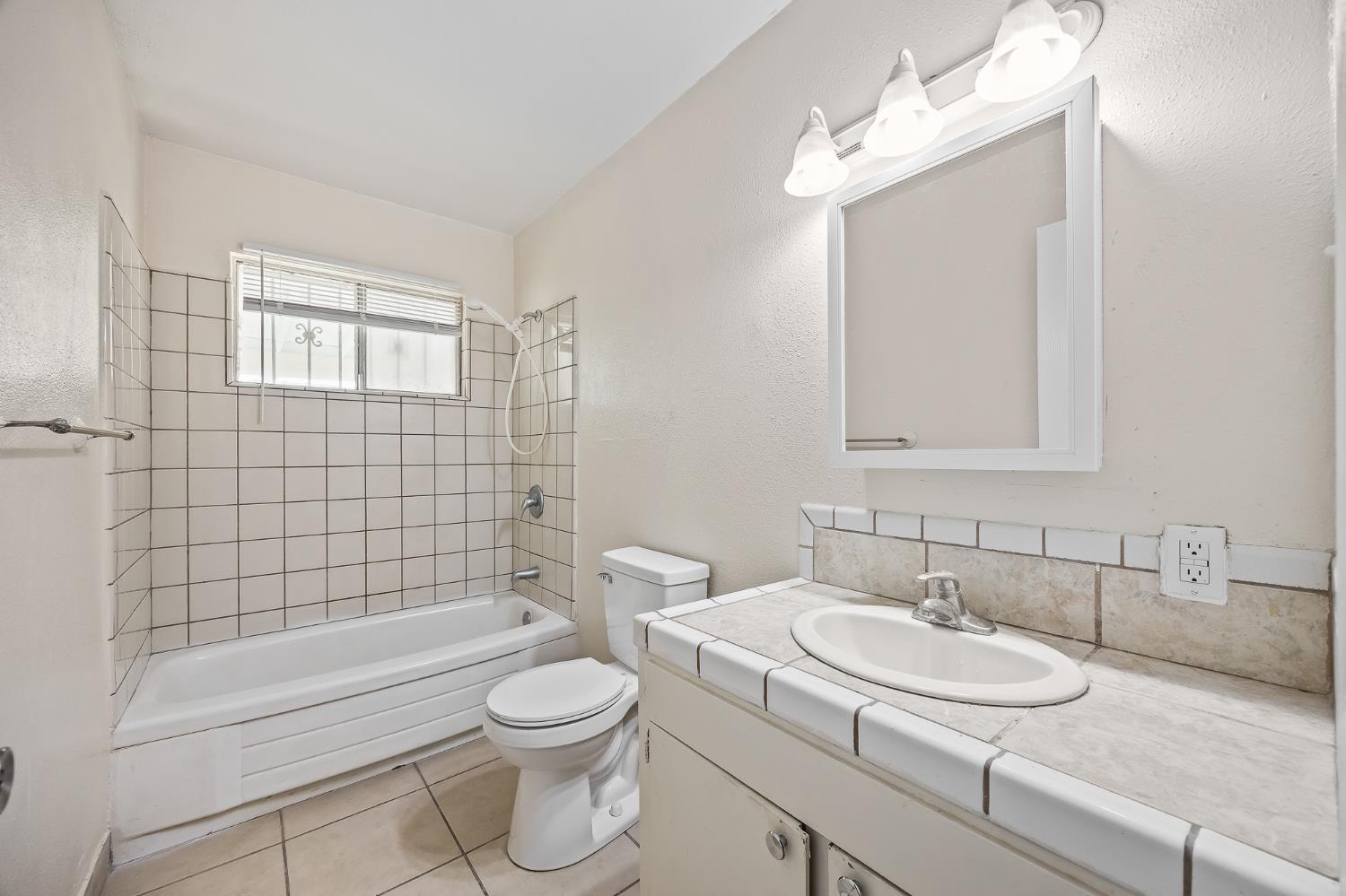 2695 S Tupman Ave, Fresno, CA 93706