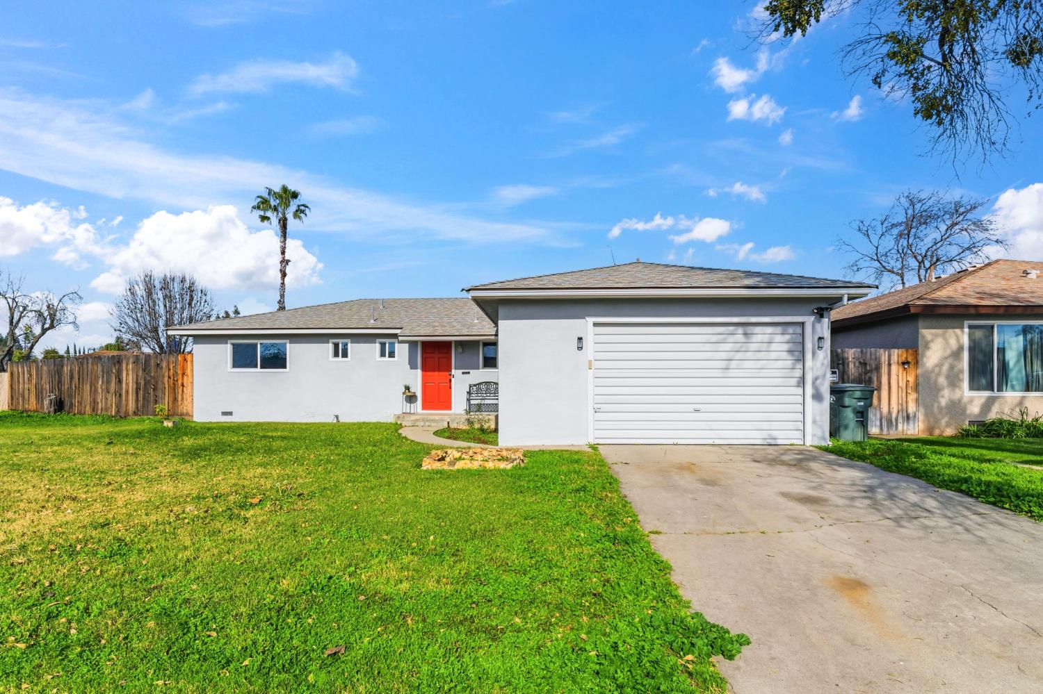 647 W Dennis Dr, Clovis, CA 93612