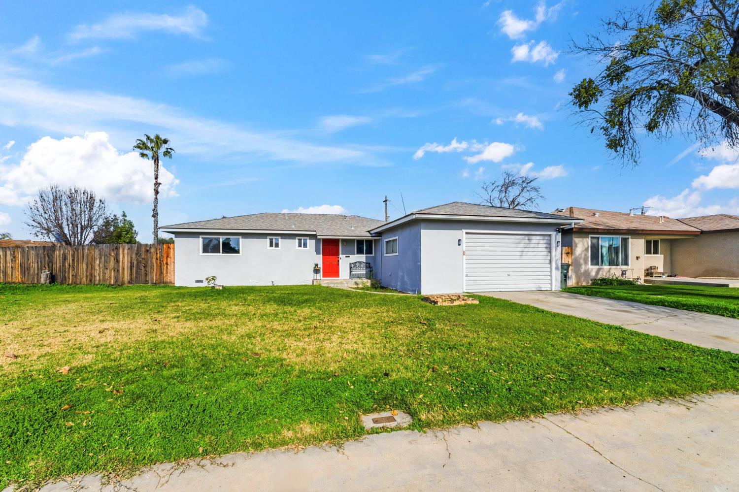 647 W Dennis Dr, Clovis, CA 93612
