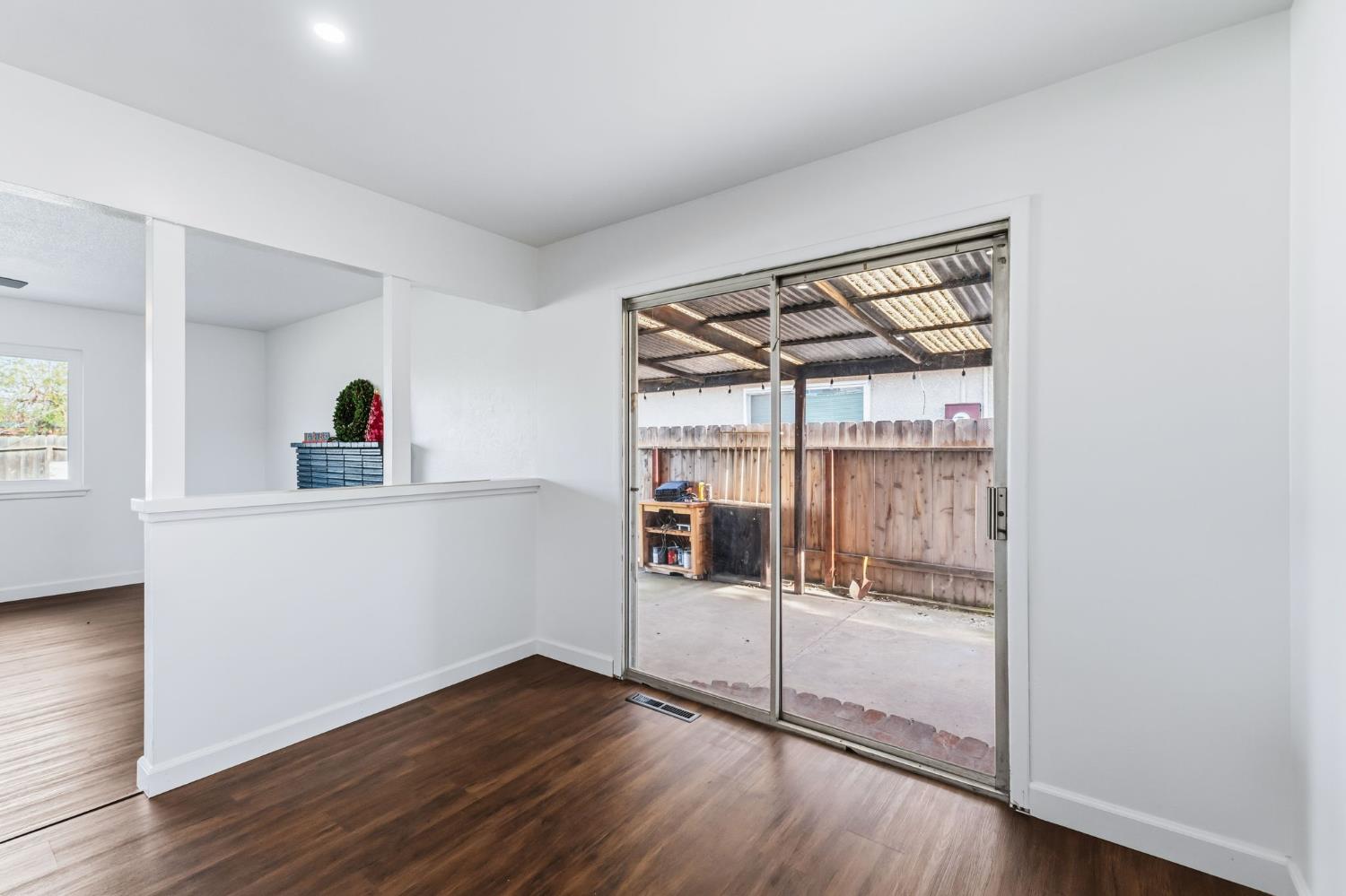 647 W Dennis Dr, Clovis, CA 93612