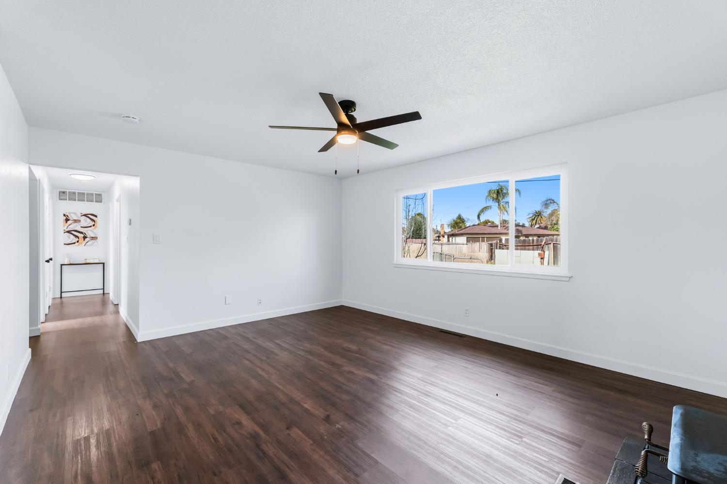 647 W Dennis Dr, Clovis, CA 93612