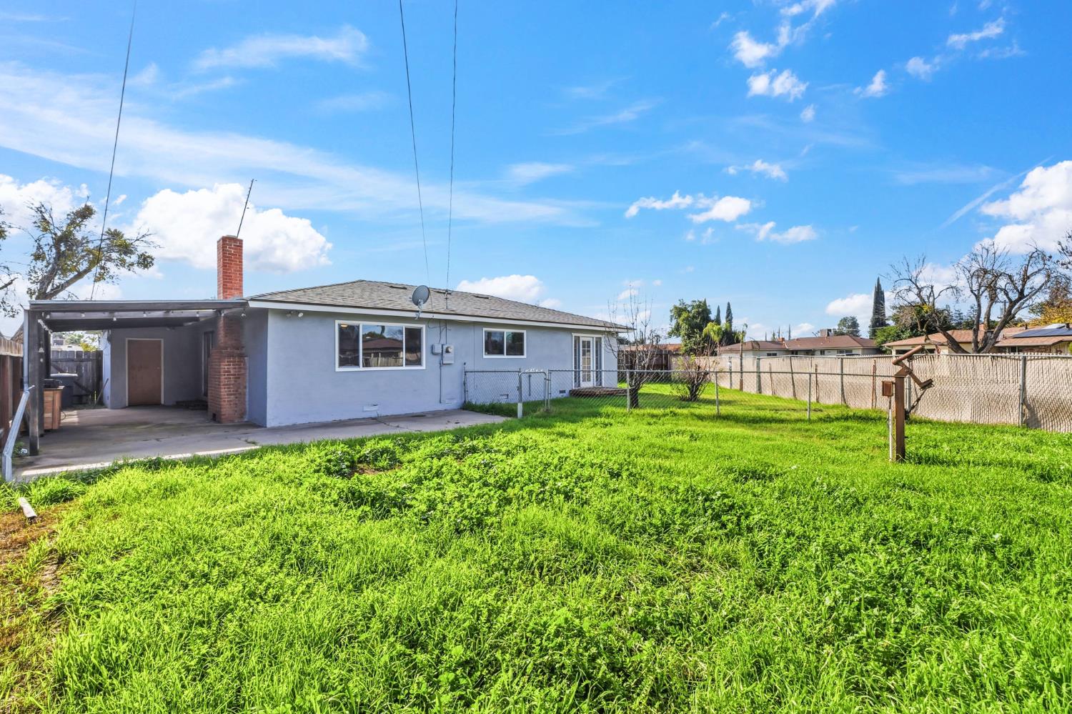 647 W Dennis Dr, Clovis, CA 93612