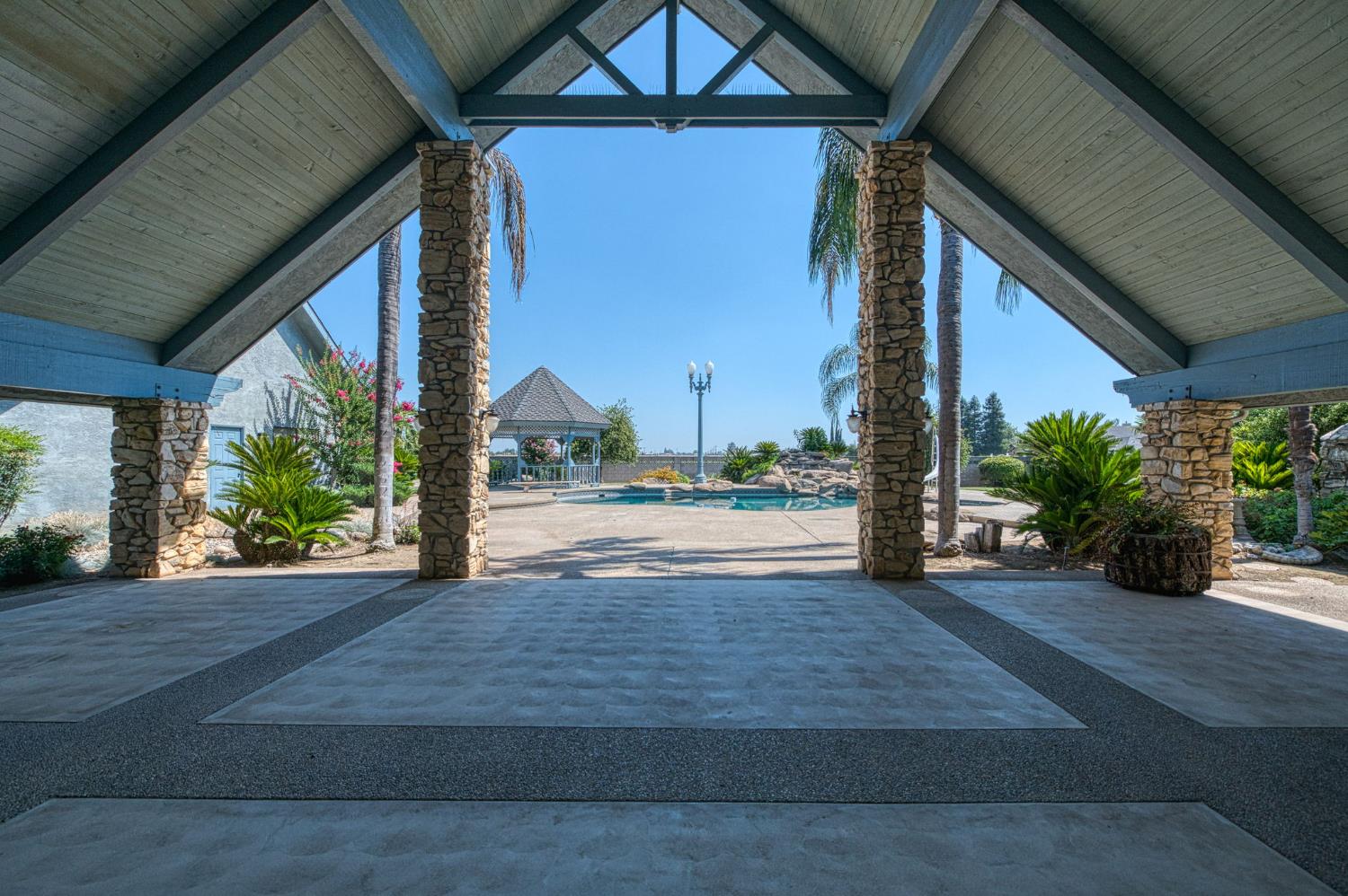 424 N De Wolf Ave, Fresno, CA 93737