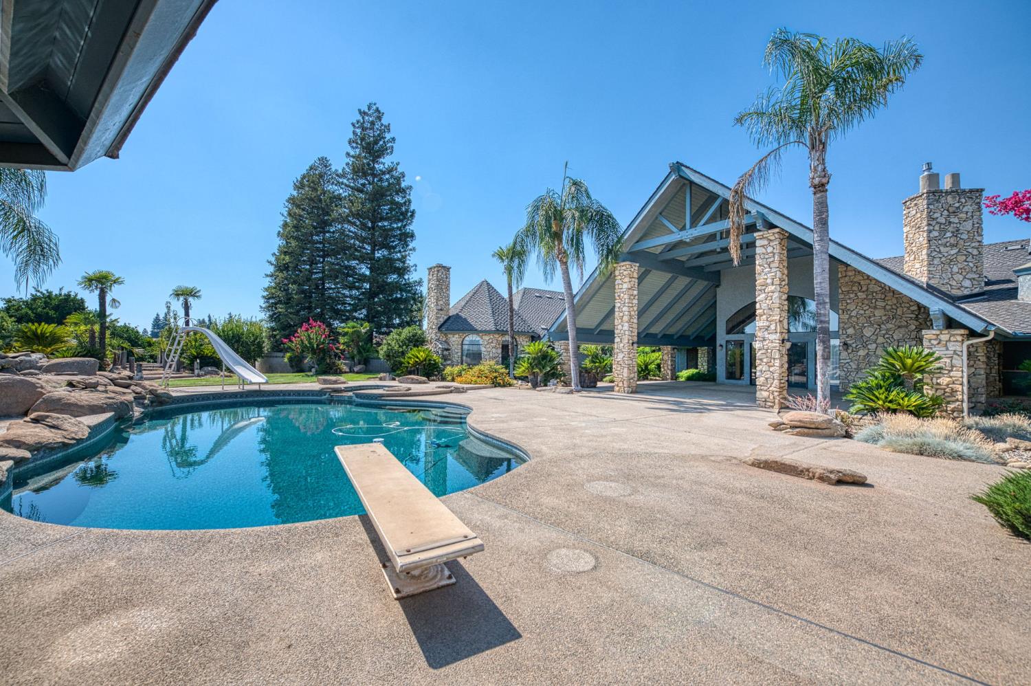 424 N De Wolf Ave, Fresno, CA 93737