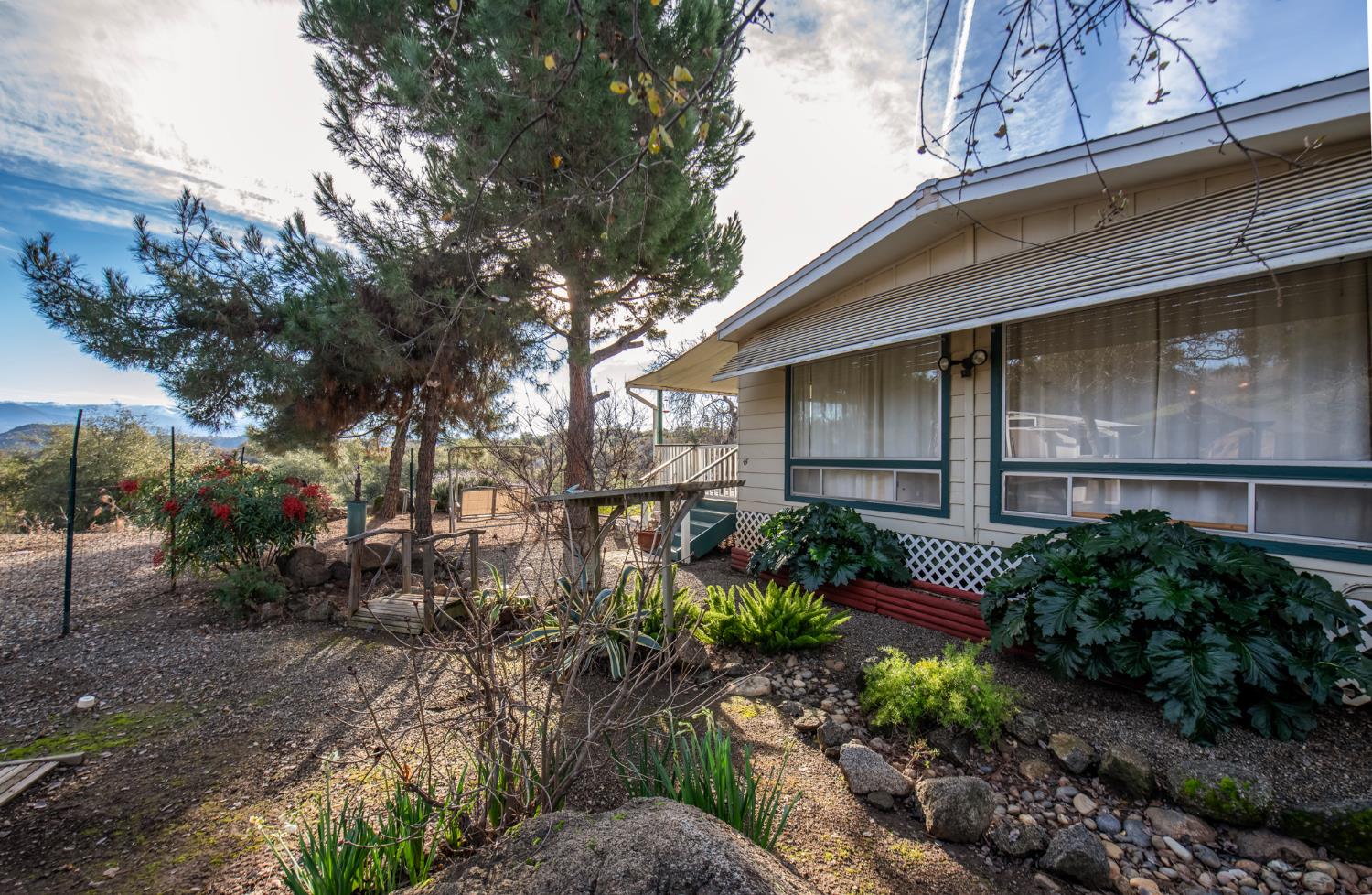 38150 Sumac Ln, Yokuts Valley, CA 93675