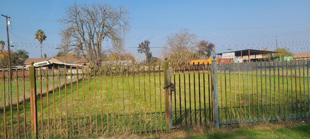 1871 E VINE St, Fresno, CA 93706