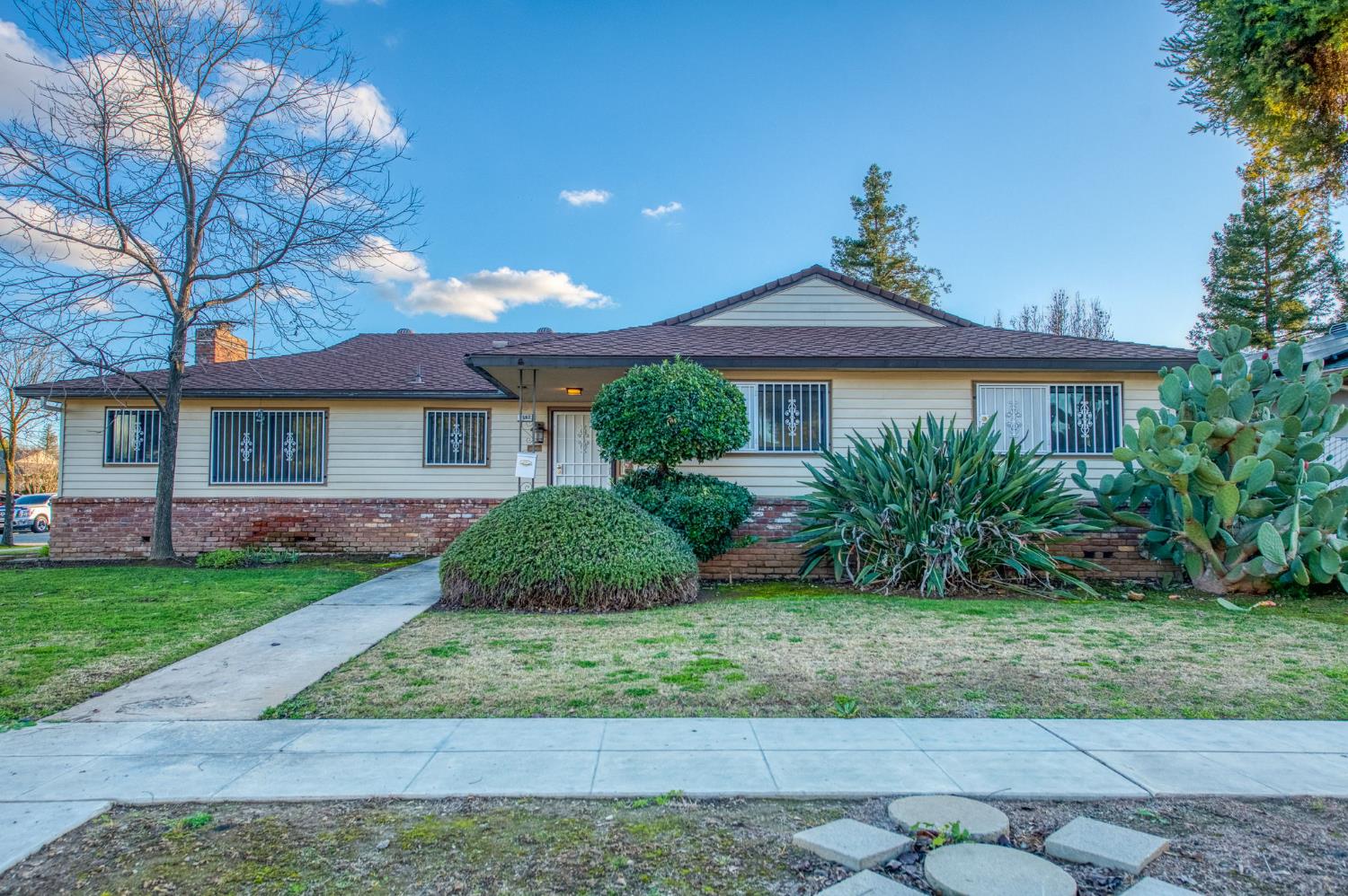 1567 E Mesa Ave, Fresno, CA 93710