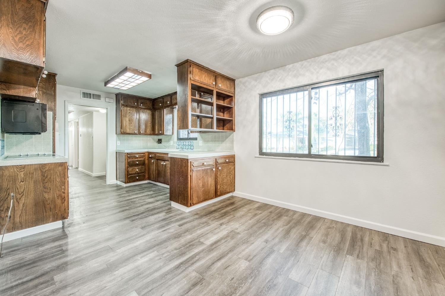 1567 E Mesa Ave, Fresno, CA 93710