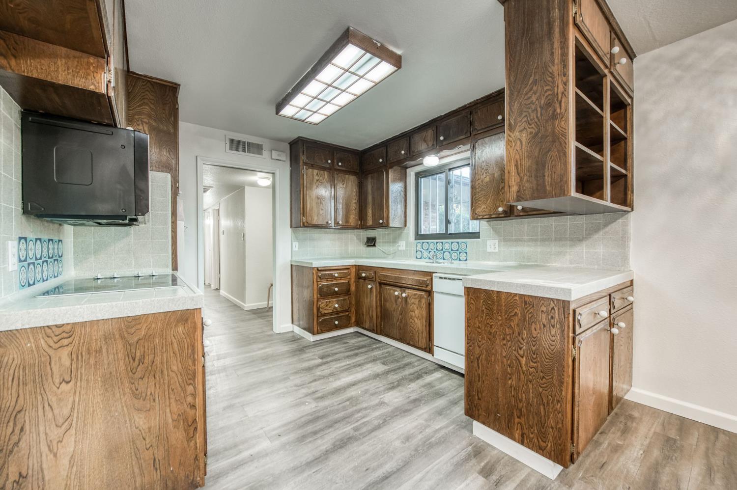 1567 E Mesa Ave, Fresno, CA 93710