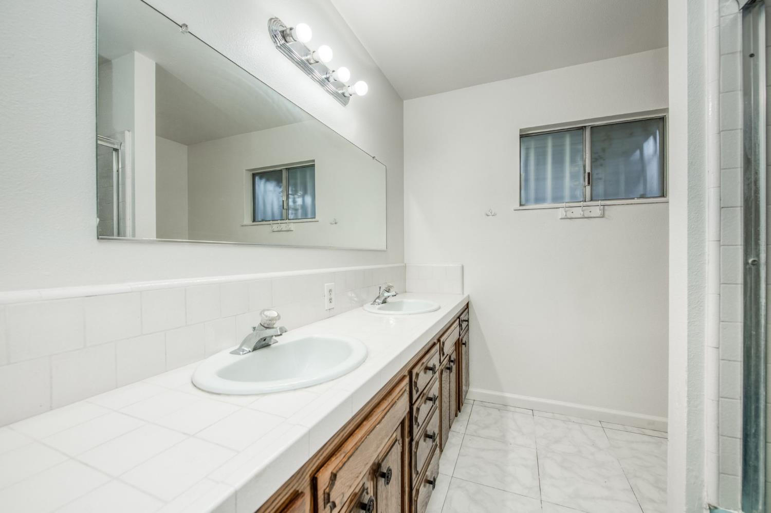 1567 E Mesa Ave, Fresno, CA 93710