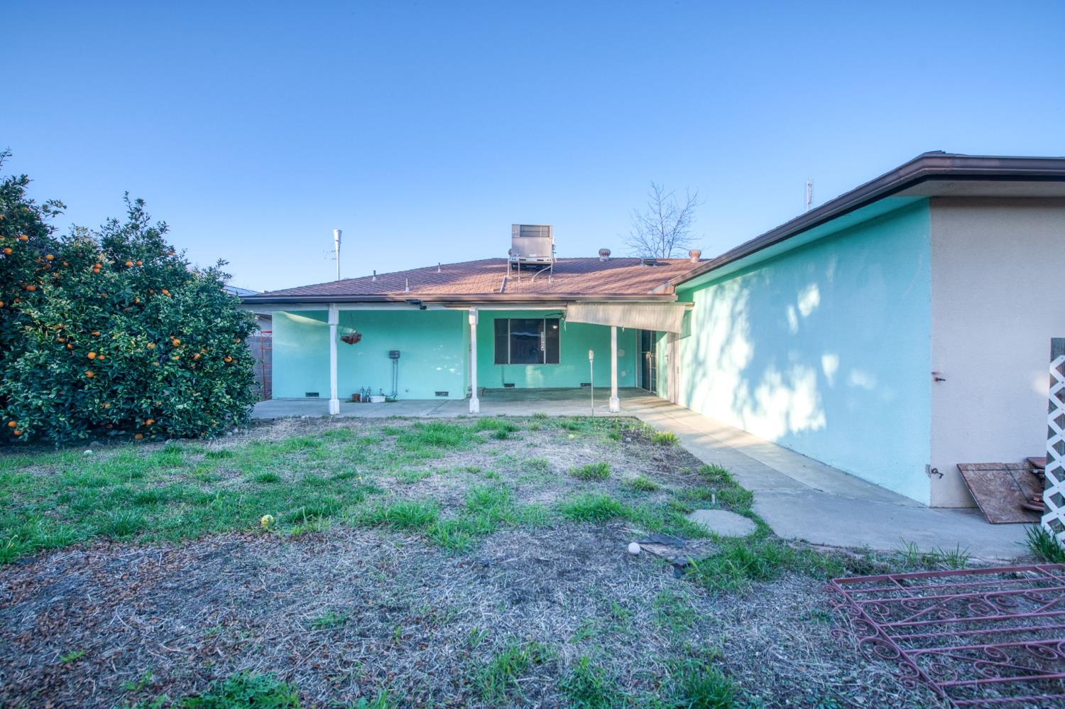 1567 E Mesa Ave, Fresno, CA 93710