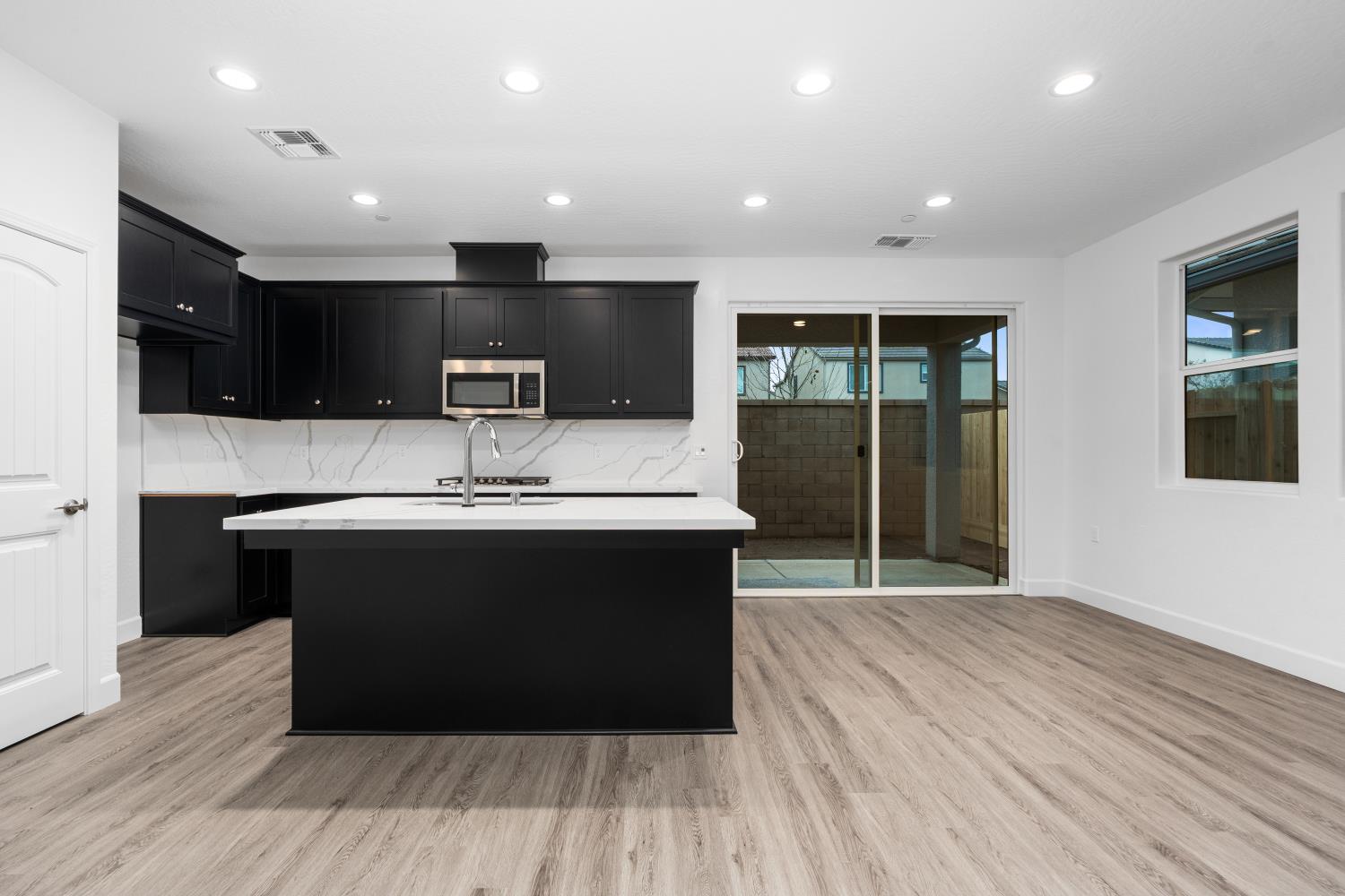 380 Huckleberry Rd S, Madera, CA 93636