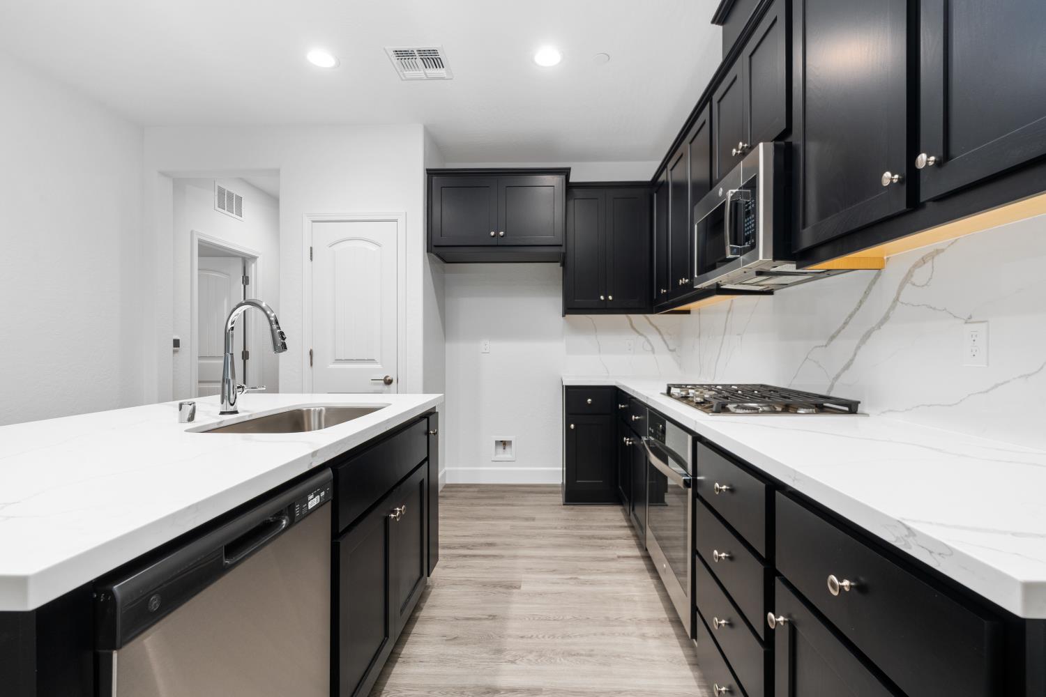 380 Huckleberry Rd S, Madera, CA 93636