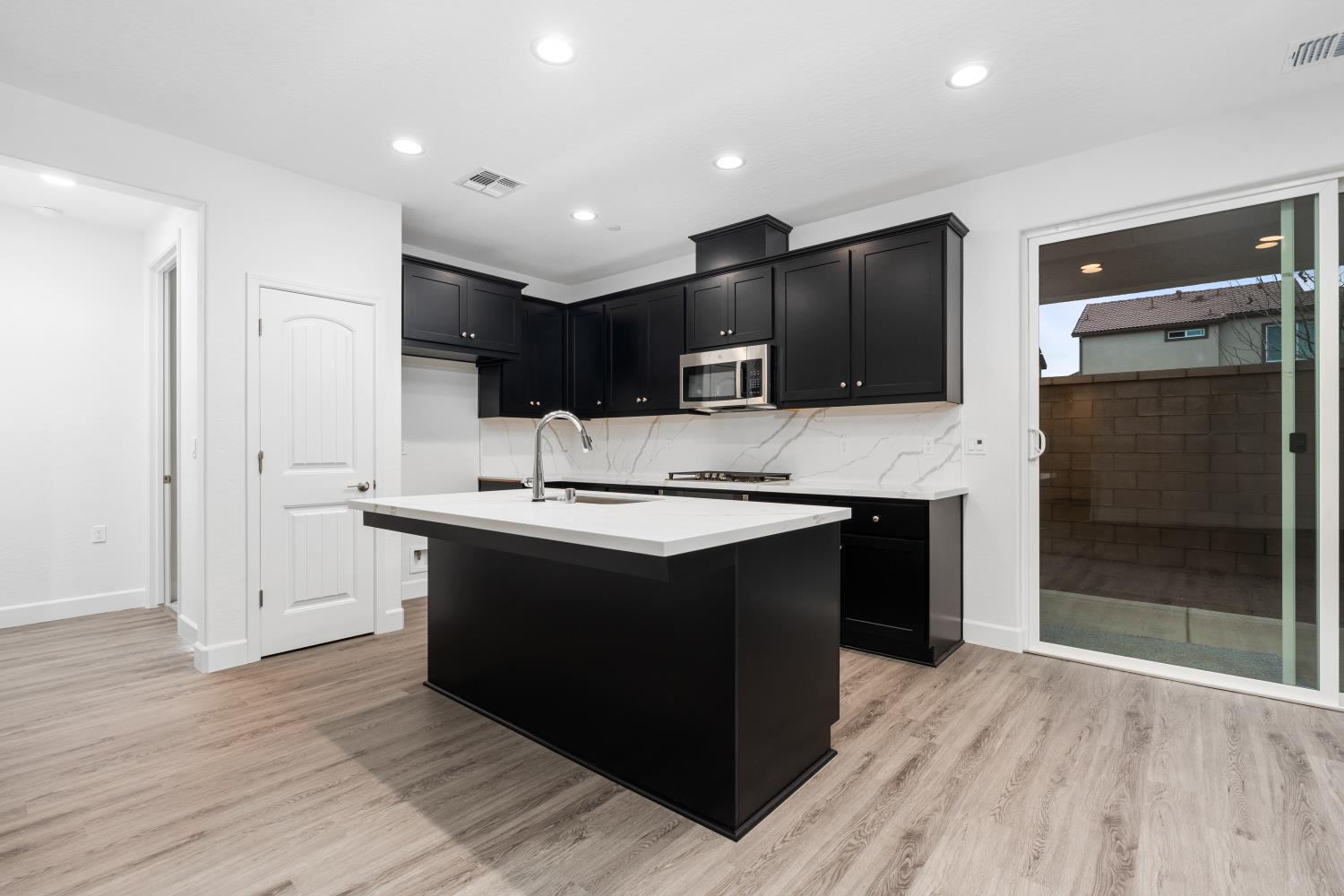 380 Huckleberry Rd S, Madera, CA 93636