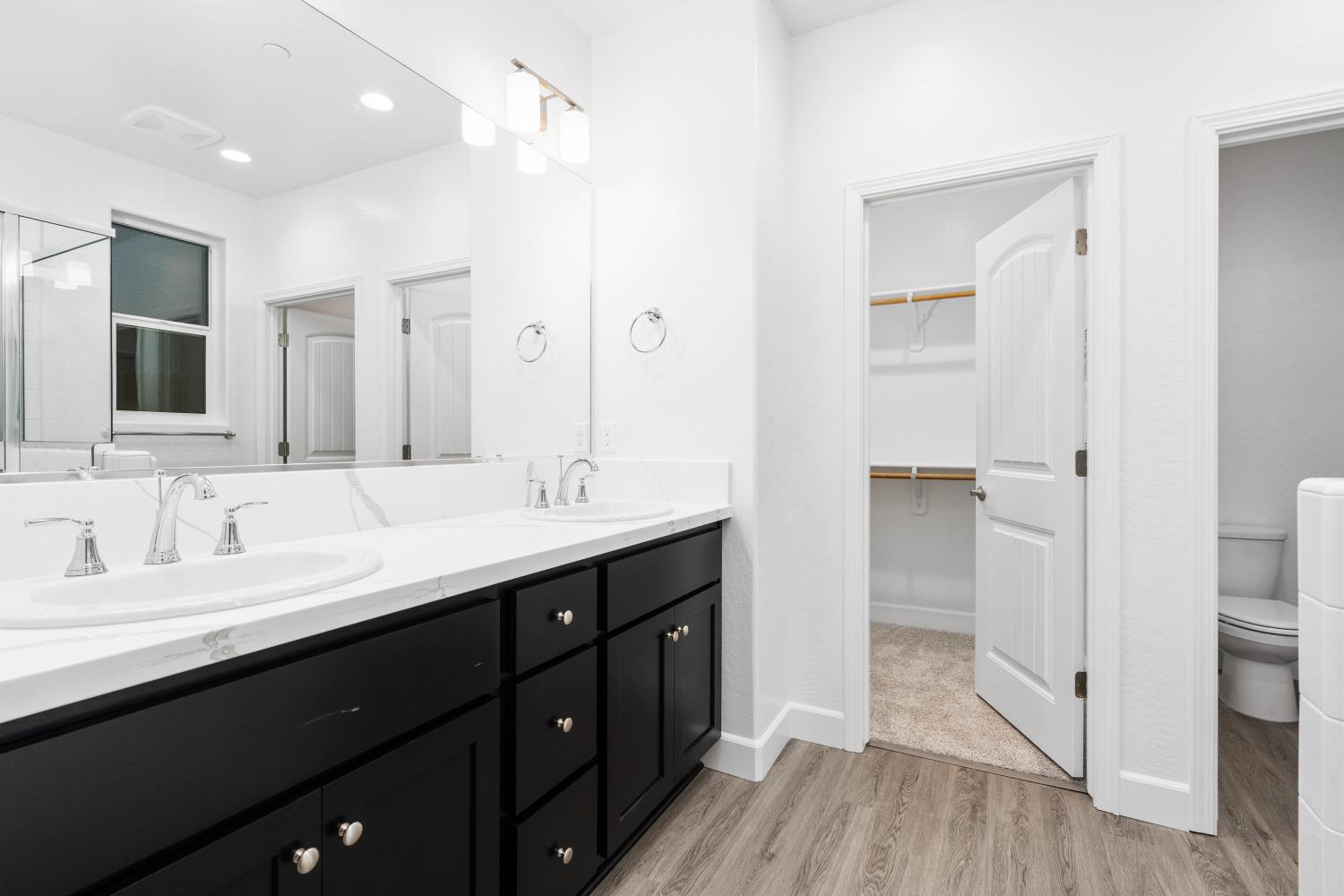 380 Huckleberry Rd S, Madera, CA 93636