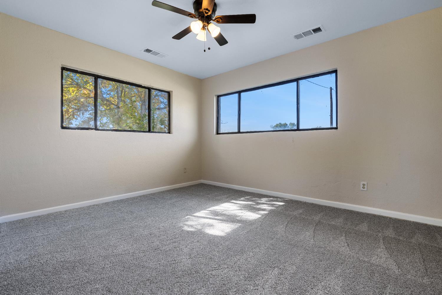 4666 N Zediker Ave, Sanger, CA 93657