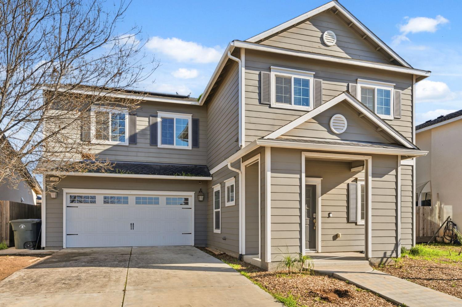 2715 Las Rosas Ave, Clovis, CA 93619