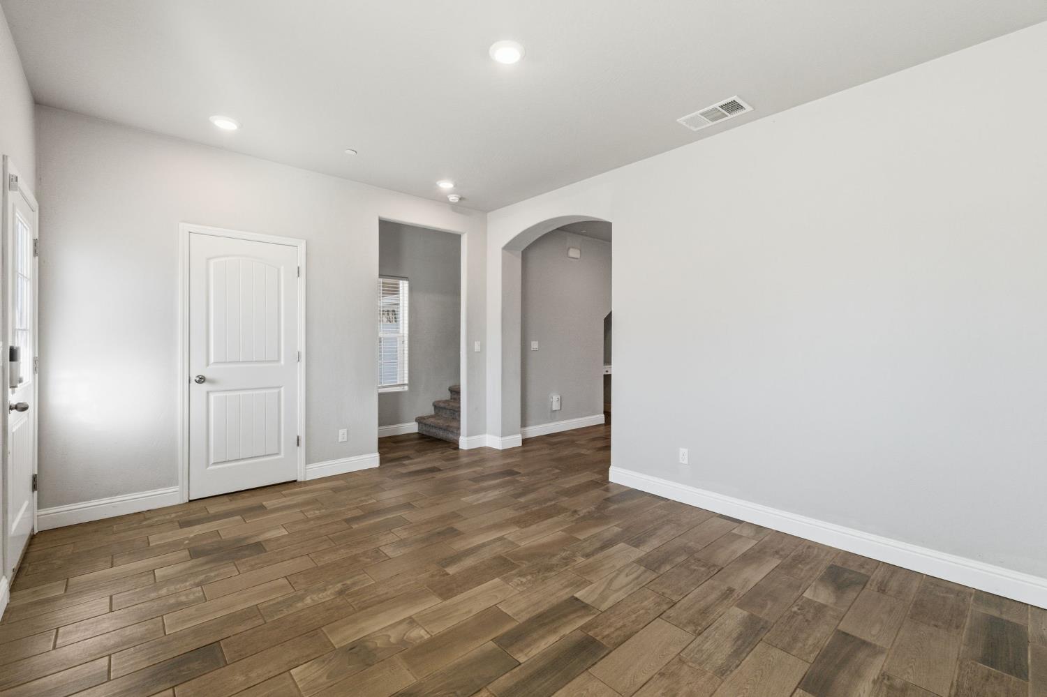 2715 Las Rosas Ave, Clovis, CA 93619