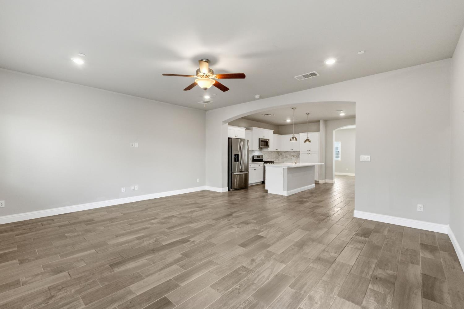 2715 Las Rosas Ave, Clovis, CA 93619