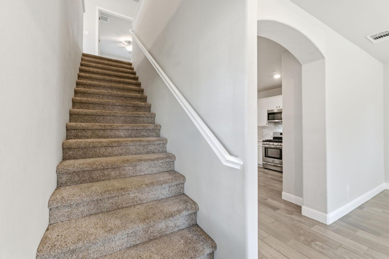 2715 Las Rosas Ave, Clovis, CA 93619