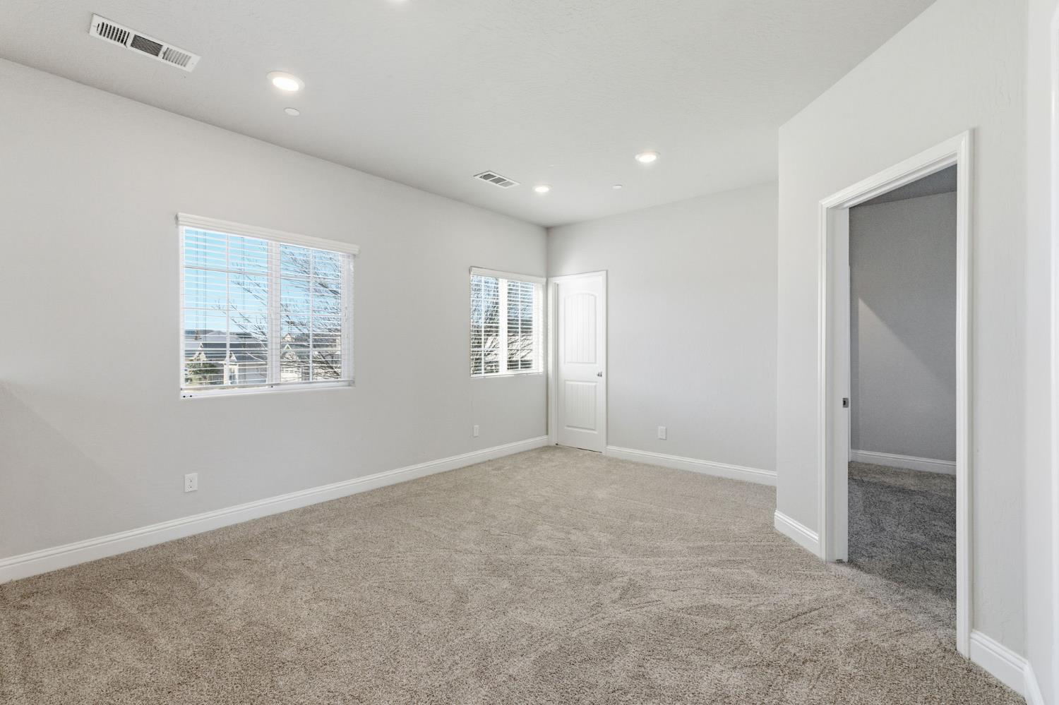 2715 Las Rosas Ave, Clovis, CA 93619