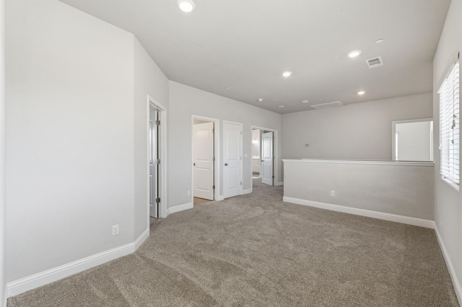 2715 Las Rosas Ave, Clovis, CA 93619