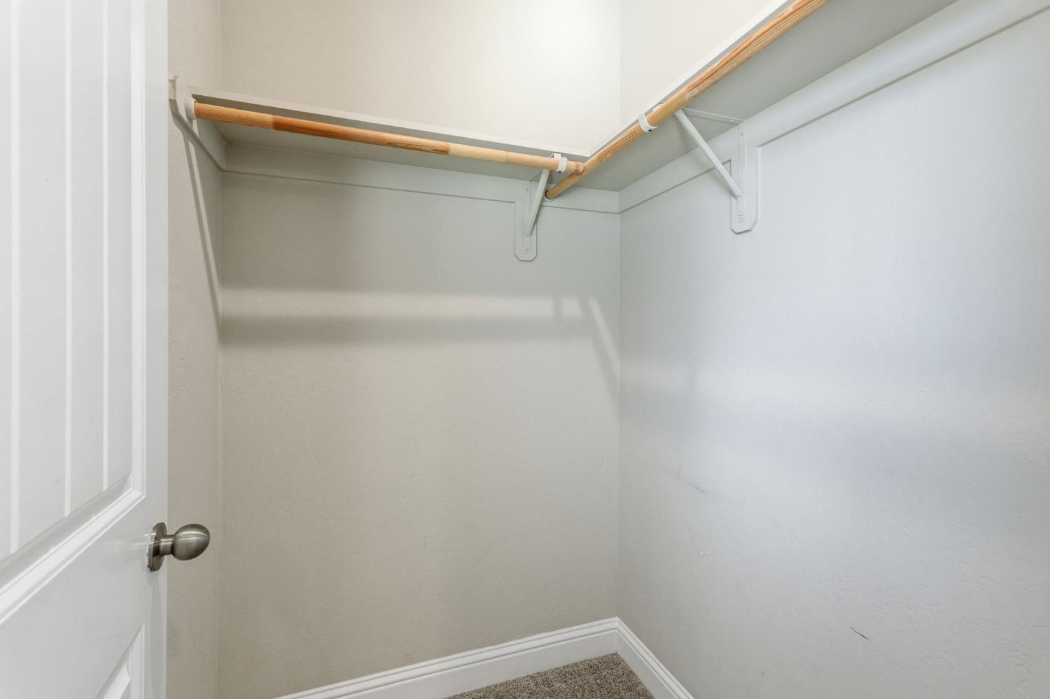 2715 Las Rosas Ave, Clovis, CA 93619