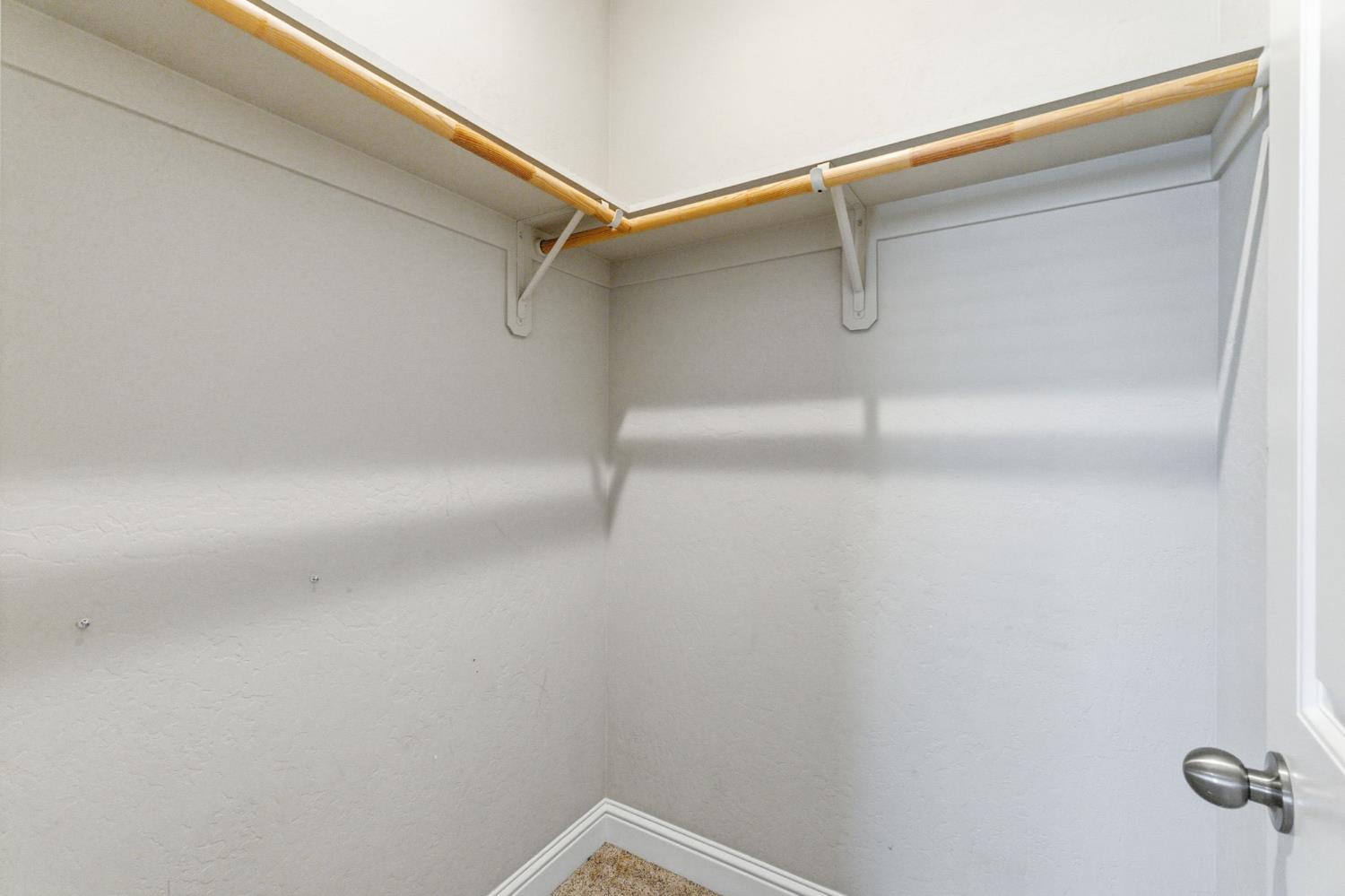 2715 Las Rosas Ave, Clovis, CA 93619