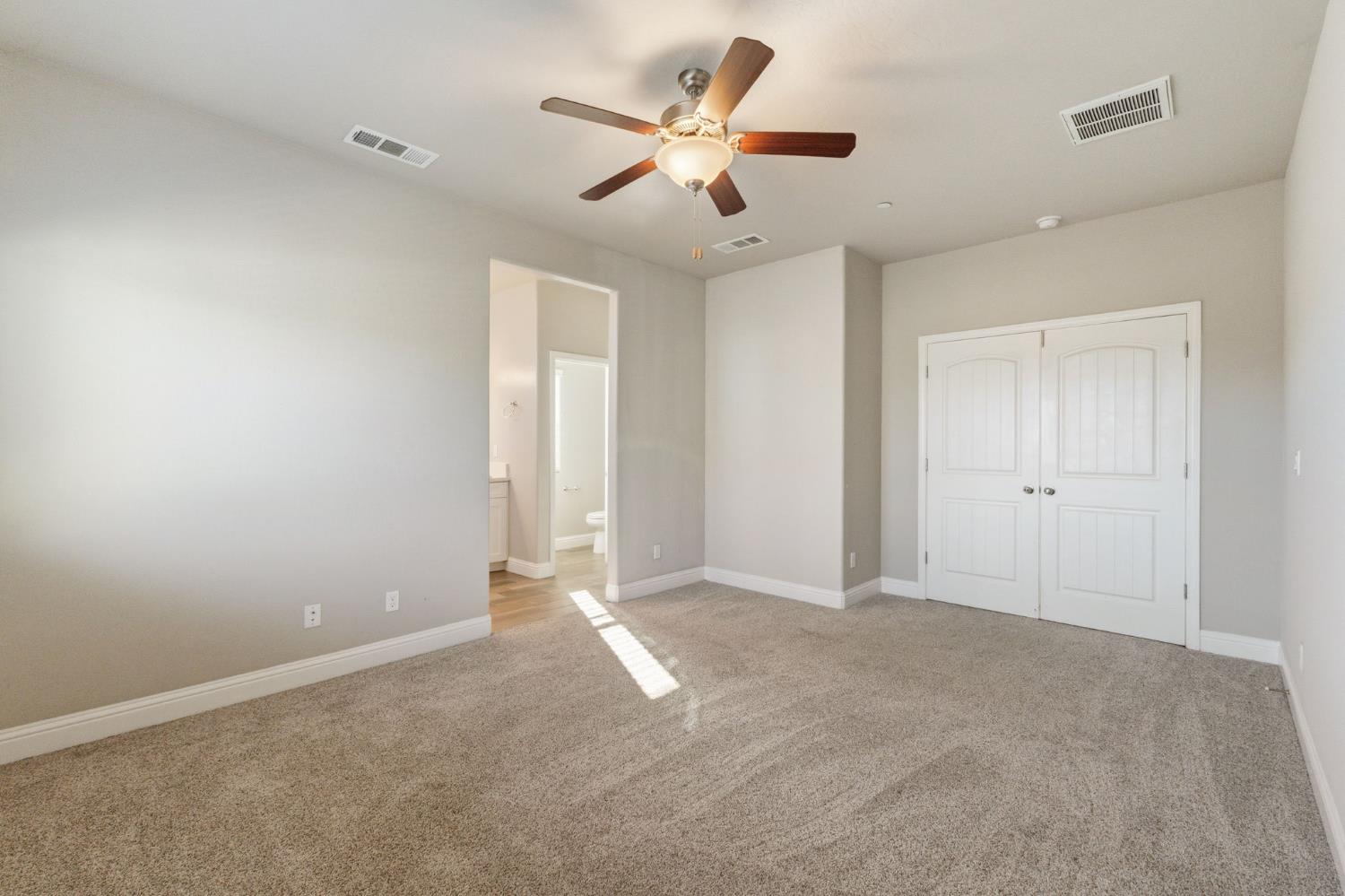 2715 Las Rosas Ave, Clovis, CA 93619