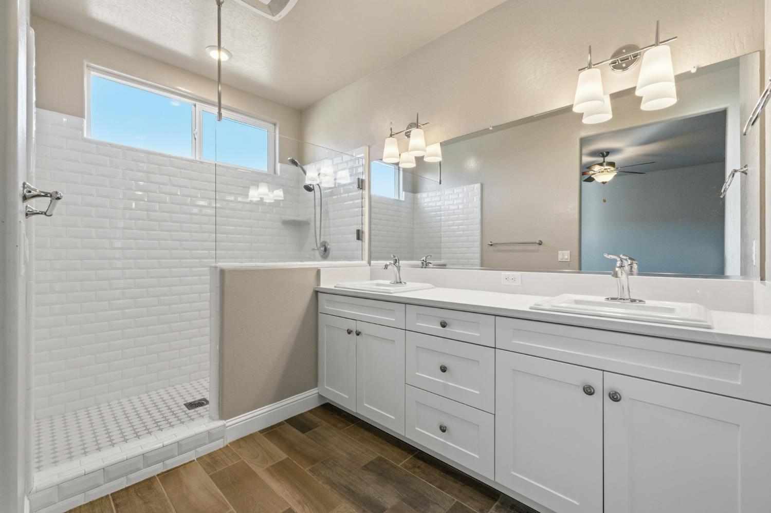 2715 Las Rosas Ave, Clovis, CA 93619