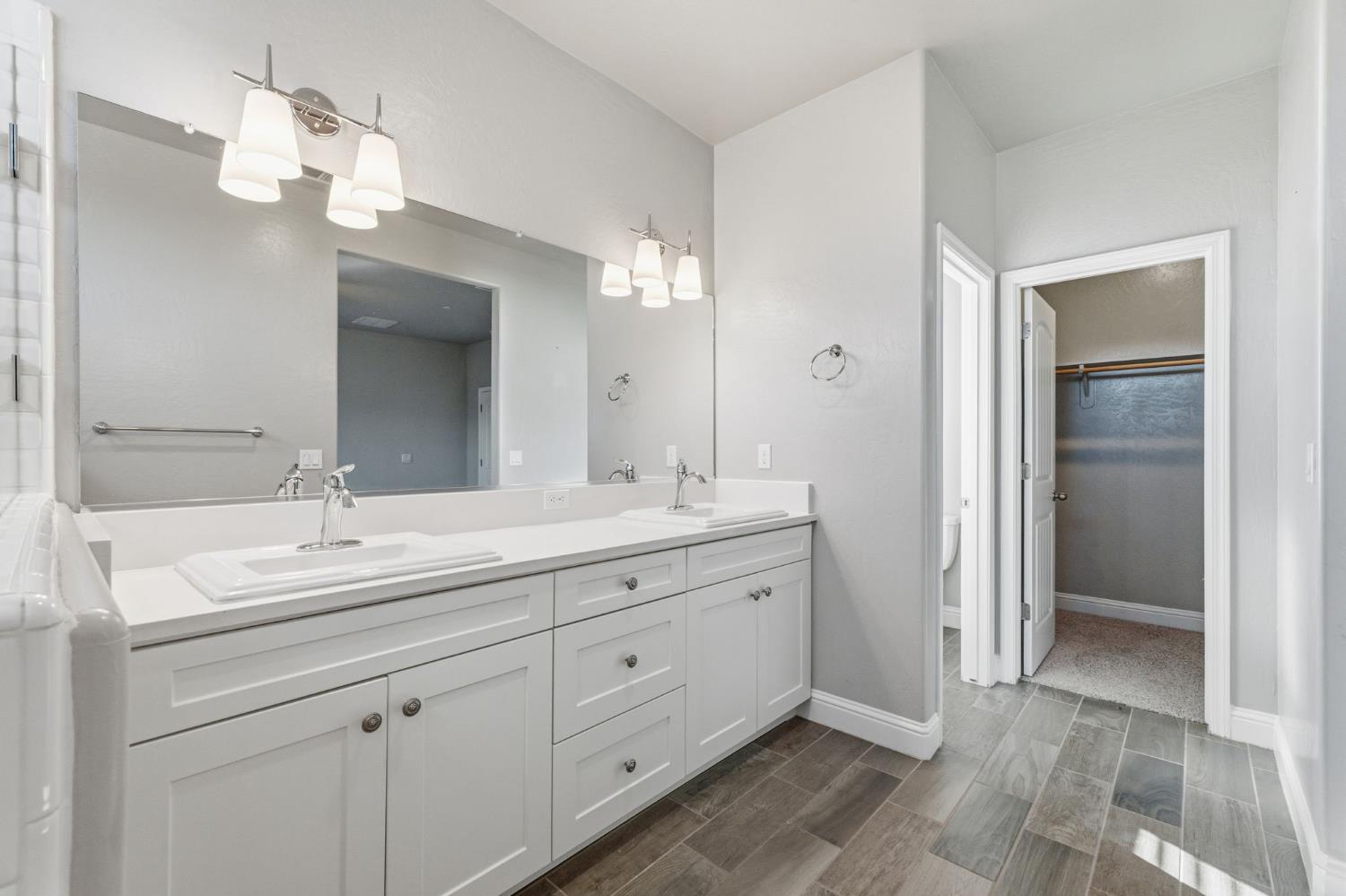 2715 Las Rosas Ave, Clovis, CA 93619