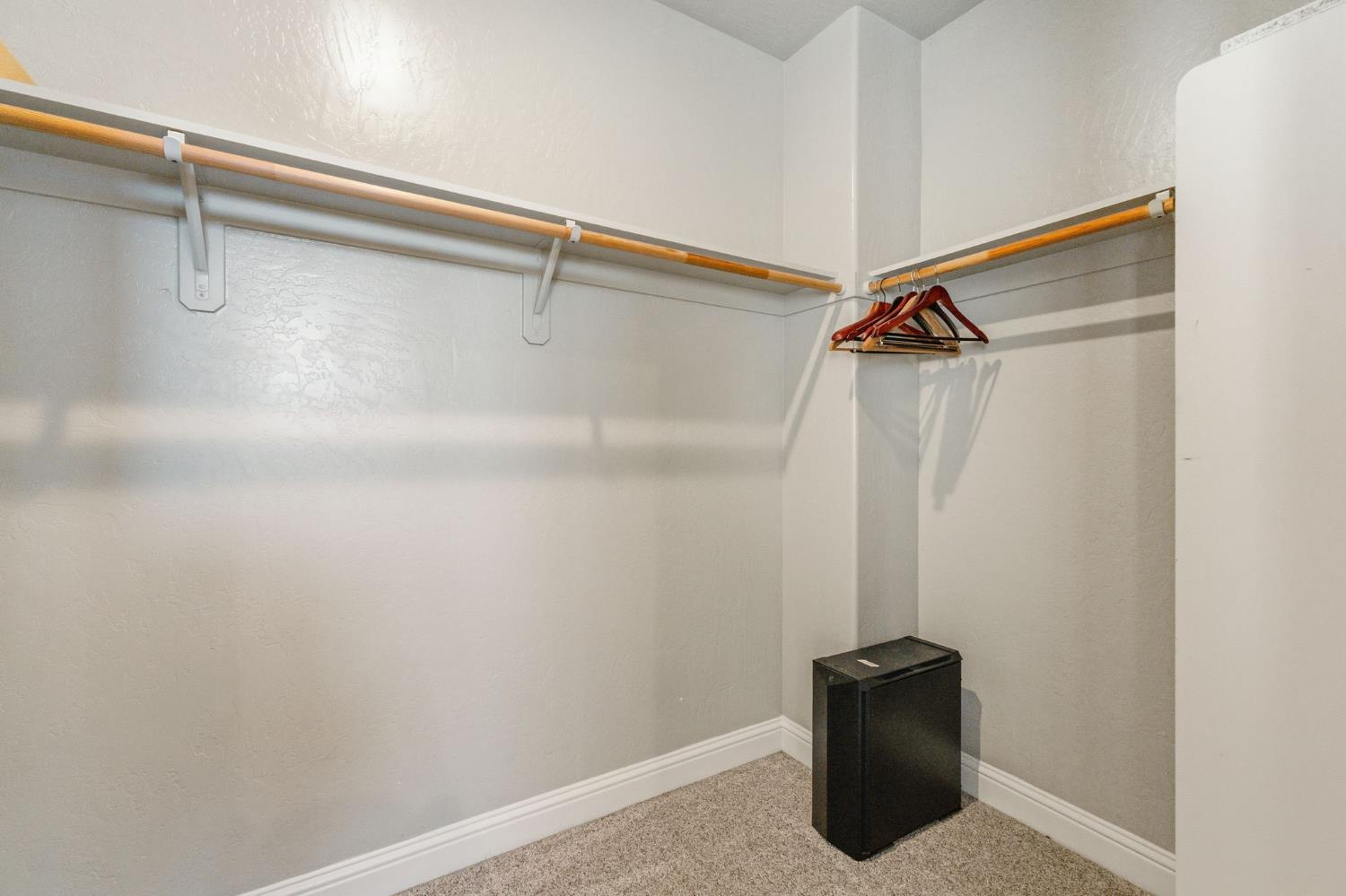 2715 Las Rosas Ave, Clovis, CA 93619